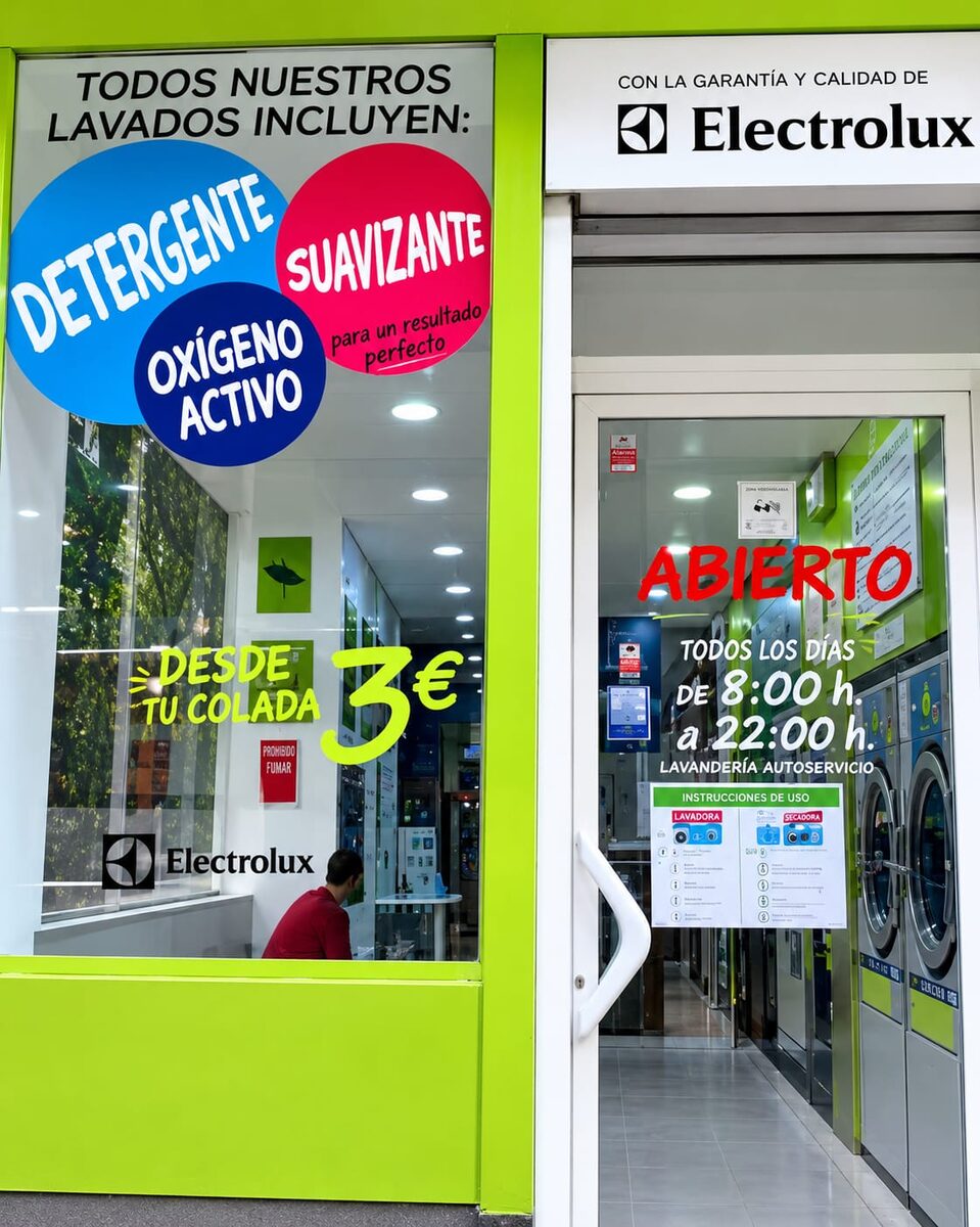 Escaparate de Colada Exprés con los precios reales: seque su colada por 3€, detergente, suavizante y oxígeno activo incluidos, abierto de 9:00 a 22:30 los 365 días